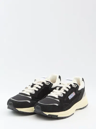 Autry Hyperway Black Low Top Sneakers With Logo Patch On Tongue And Side In Tech Fabric Man In Black