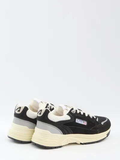 Autry Hyperway Black Low Top Sneakers With Logo Patch On Tongue And Side In Tech Fabric Man In Black