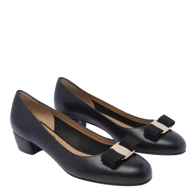 Ferragamo Vara Pumps In Black