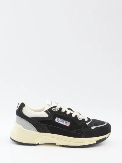Autry Hyperway Black Low Top Sneakers With Logo Patch On Tongue And Side In Tech Fabric Man In Black