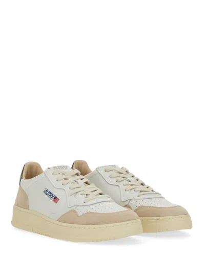 Autry Medalist Low Sneakers In Neutral