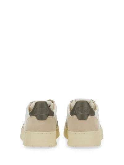 Autry Medalist Low Sneakers In Neutral