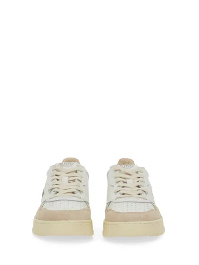 Autry Medalist Low Sneakers In Neutral