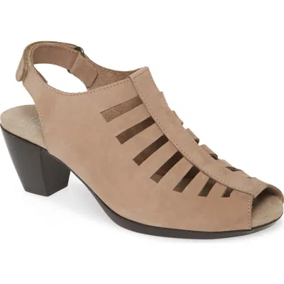 Munro Abby Sandal In Taupe Nubuck