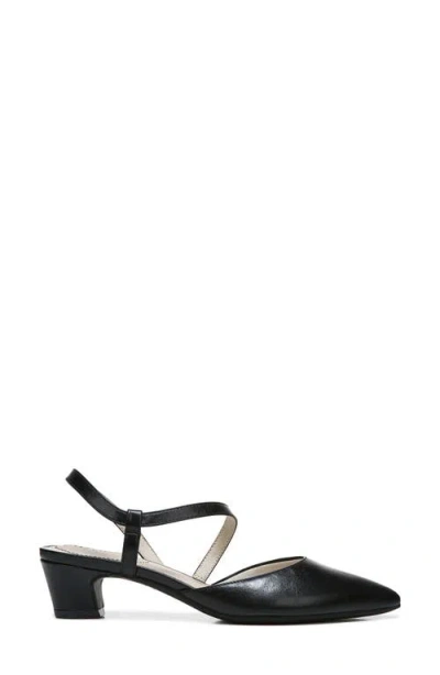 Lifestride Minimalist Pointed Toe Pump