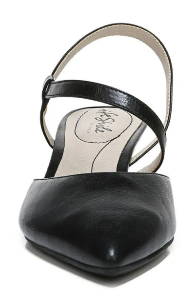 Lifestride Minimalist Pointed Toe Pump