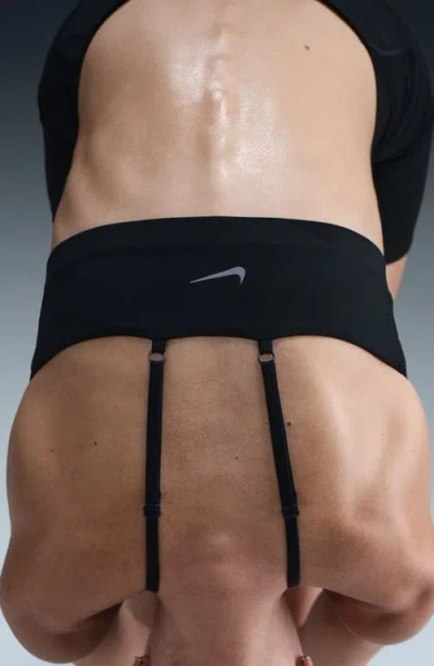 Nike Keyhole Sports Bra In Black