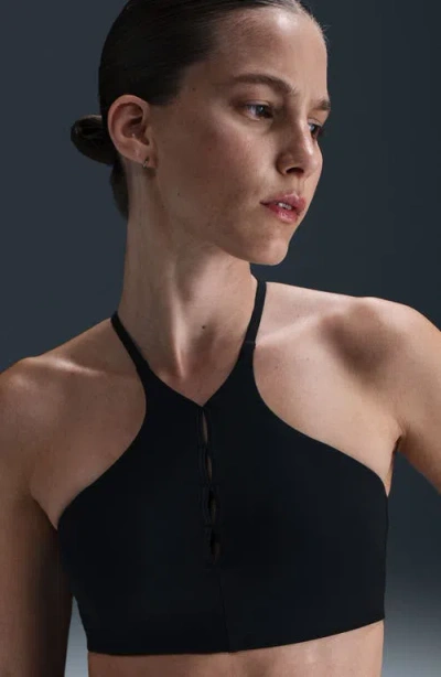 Nike Keyhole Sports Bra In Black
