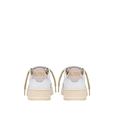Autry Medalist Low Leat Swoll Wht Wht Sneakers In White
