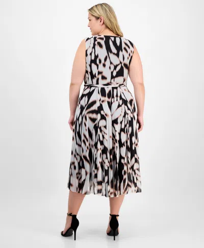 Sandra Darren Plus Size Belted Printed Sleeveless Midi Dress