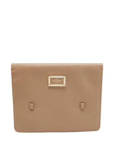 Pre-owned Valentino Garavani Leather Logo-plaque Clutch Bag In Neutral