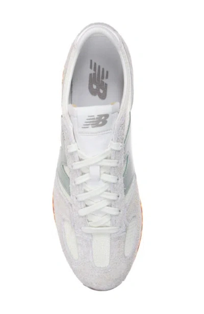 New Balance Gender Neutral 471 Sneaker