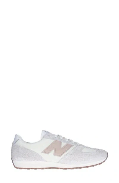 New Balance Gender Neutral 471 Sneaker In White