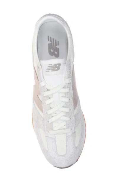 New Balance Gender Neutral 471 Sneaker In White