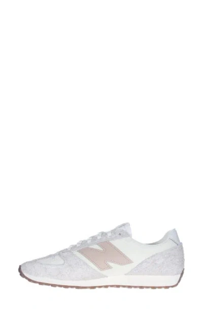 New Balance Gender Neutral 471 Sneaker In White