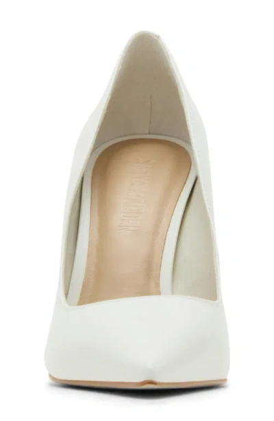 Steve Madden Noir Pointed Toe Pump