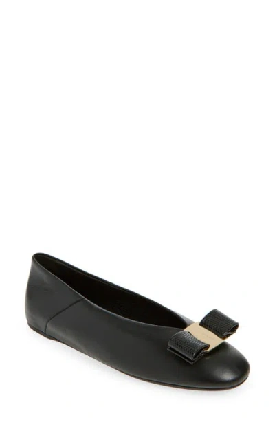 Ferragamo Leather Round Toe Ballerina Shoes With Bow Detail In Black