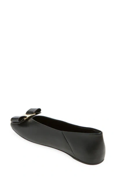 Ferragamo Leather Round Toe Ballerina Shoes With Bow Detail In Black