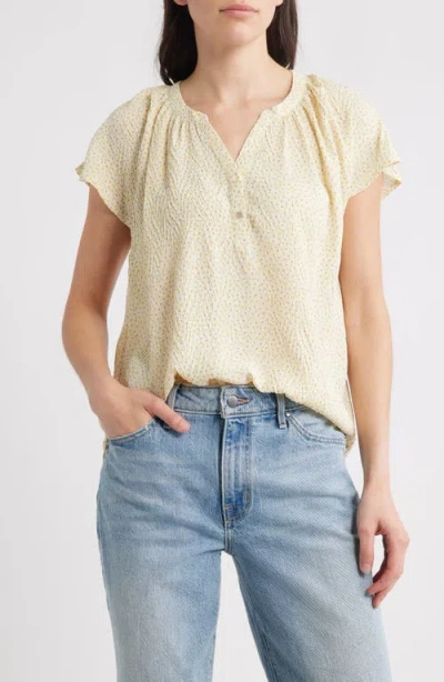 Bobeau Daisy Print Henley Top In Yellow