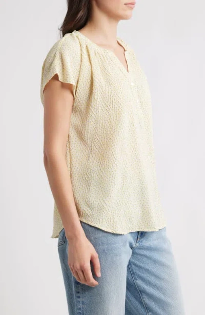 Bobeau Daisy Print Henley Top In Yellow