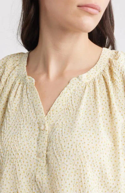 Bobeau Daisy Print Henley Top In Yellow