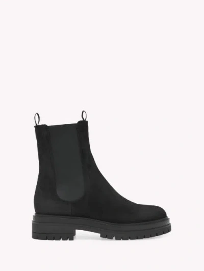 Gianvito Rossi Chelsea Boots Chester Calfskin