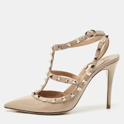 Pre-owned Valentino Garavani Beige Patent Leather And Leather Rockstud Caged Ankle Strap Pumps Size 38.5