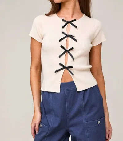 Le Lis Bow Detail Short Sleeve Top In Ivory In Neutral