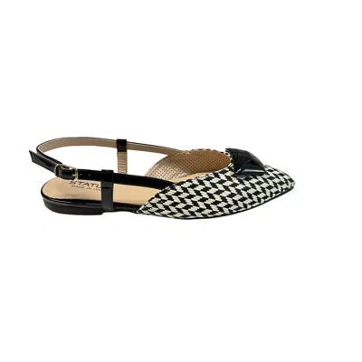 Status - White/black A5713s-39 In Black