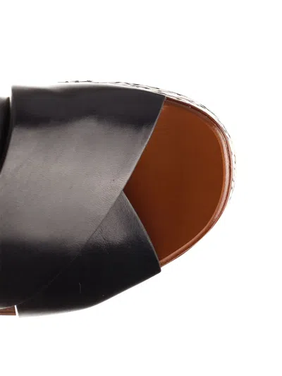 Chloé Black Leather Sandals With Cross-strap Design