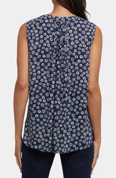 Nydj Print Pleat Back Sleeveless Split Neck Blouse In Blue