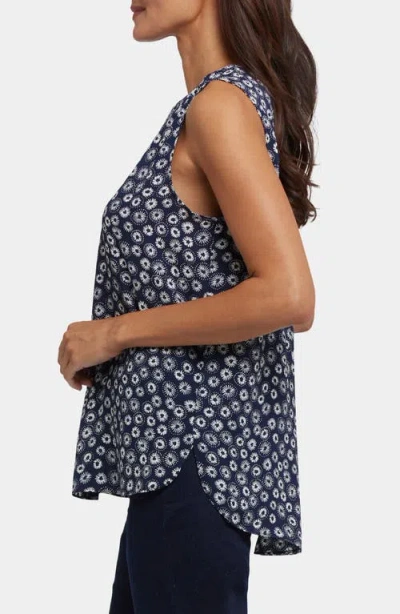 Nydj Print Pleat Back Sleeveless Split Neck Blouse In Blue