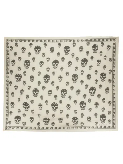 Alexander Mcqueen Skull Printed Frayed-edge Scarf In White