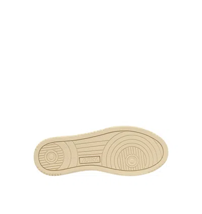 Autry Low Medalist Leather Sneakers