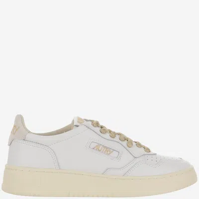 Autry Medalist Low Sneakers In White Leather And Suede Heel Tab In White