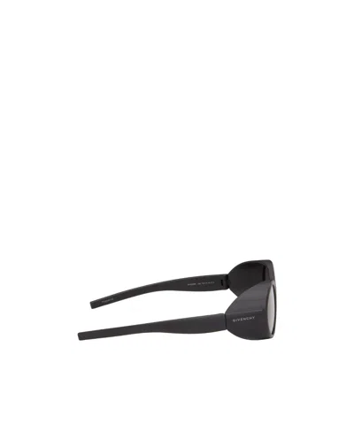 Givenchy Eyewear Oval Frame Sunglasses In Black