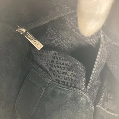 Pre-owned Chanel Black White Leather Shoulder Bag ()