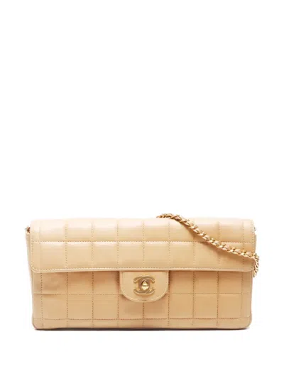 Pre-owned Chanel 2000s Quilted Chain Shoulder Bag In Neutral