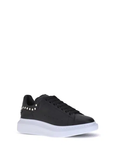Alexander Mcqueen Studded Leather Platform Sneakers In Black