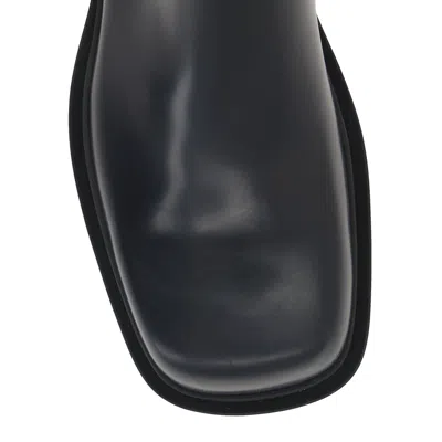 Bottega Veneta Ben Leather Ankle Boots In Black