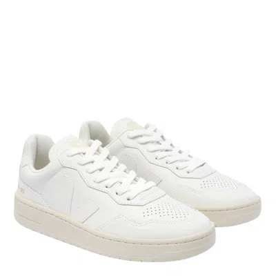 Veja V 12   Women's In White