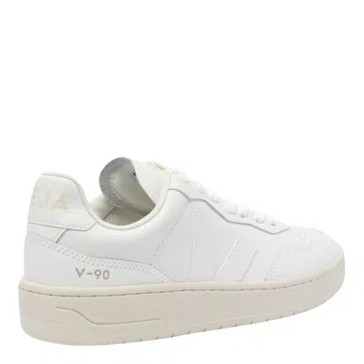 Veja V 12   Women's In White