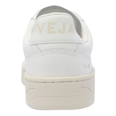 Veja V 12   Women's In White