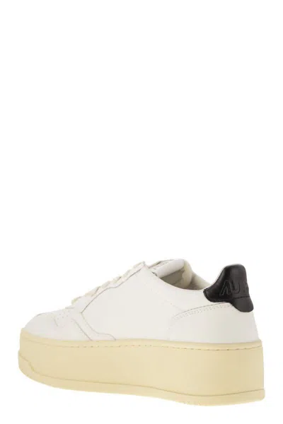 Autry Medalist Logo Embroidered Platform Sneakers In White