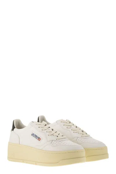 Autry Medalist Logo Embroidered Platform Sneakers In White