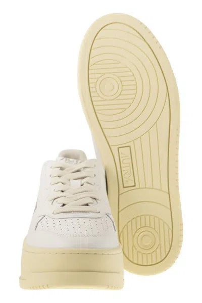 Autry Medalist Logo Embroidered Platform Sneakers In White
