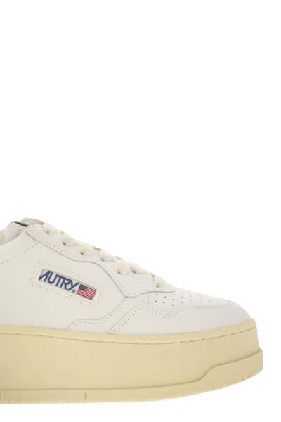 Autry Medalist Logo Embroidered Platform Sneakers In White