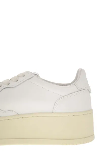 Autry Sneakers Medalist Platform In Suede And Leather White And Gray.