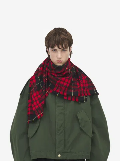 Alexander Mcqueen Tartan Skull Frayed-edge Scarf In Black