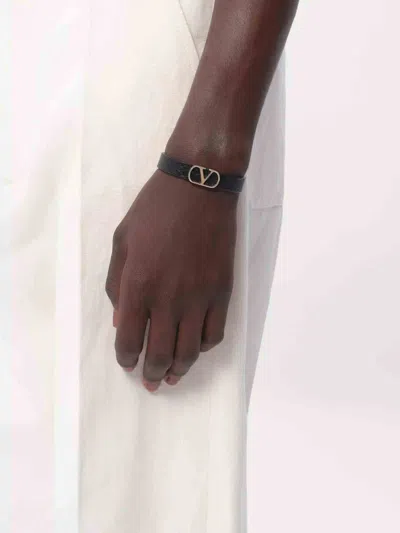 Valentino Garavani Vlogo Signature Grainy Calfskin Bracelet In Black